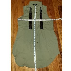 Sleeveless lace Olive blouse